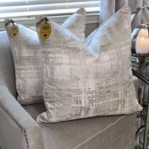 1-NWT CALLISTO HOME DECORATIVE PILLOW (Please read directions for details)